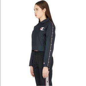 Champion
Women's Black Zipper Tape Cropped Coaches Jacket